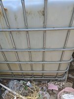 天津宝坻区出售旧吨桶十四个，一个15立方的铁罐