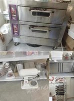 转让烘培设备一台两层四盘烤箱，一个鲜奶机，一台冷冻冰箱，一个推车十几个盘子
