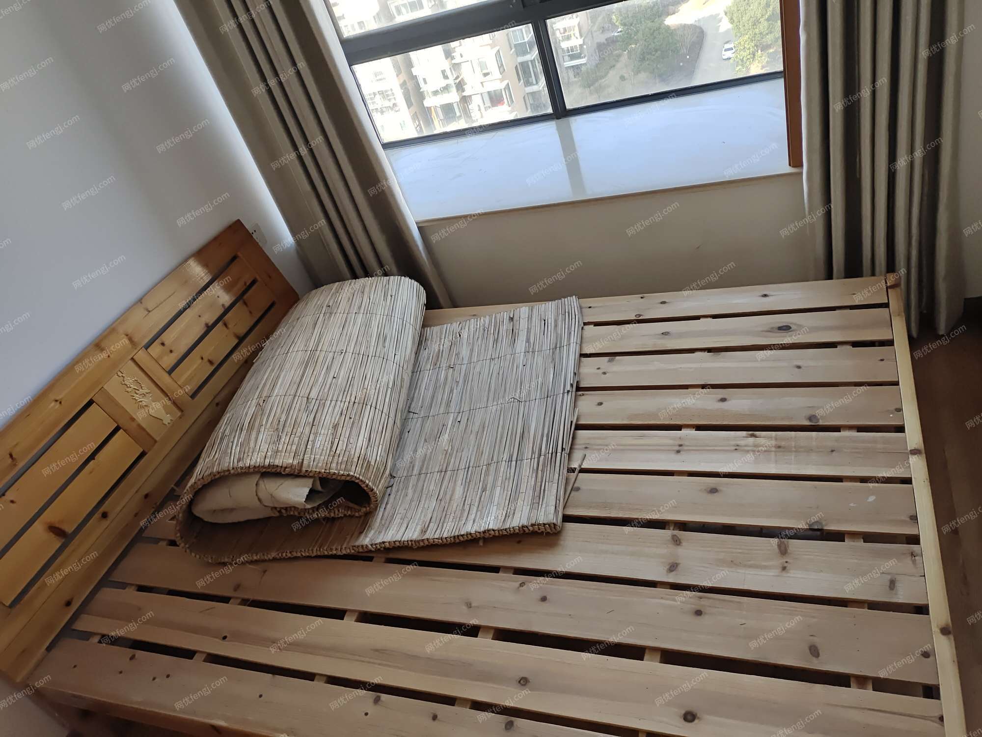 出售两米乘一米五的木头床