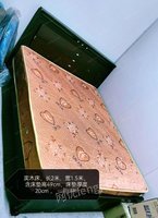 床（带垫子或不带垫子）