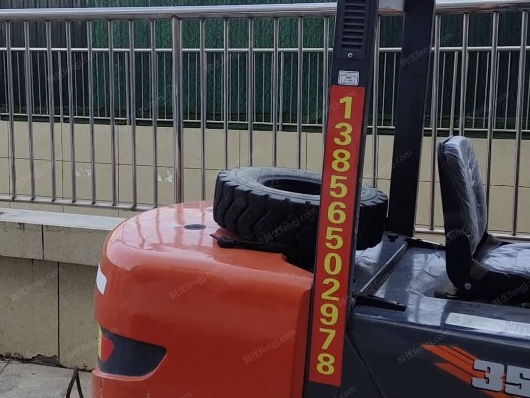 龙工3.5吨叉车 视频