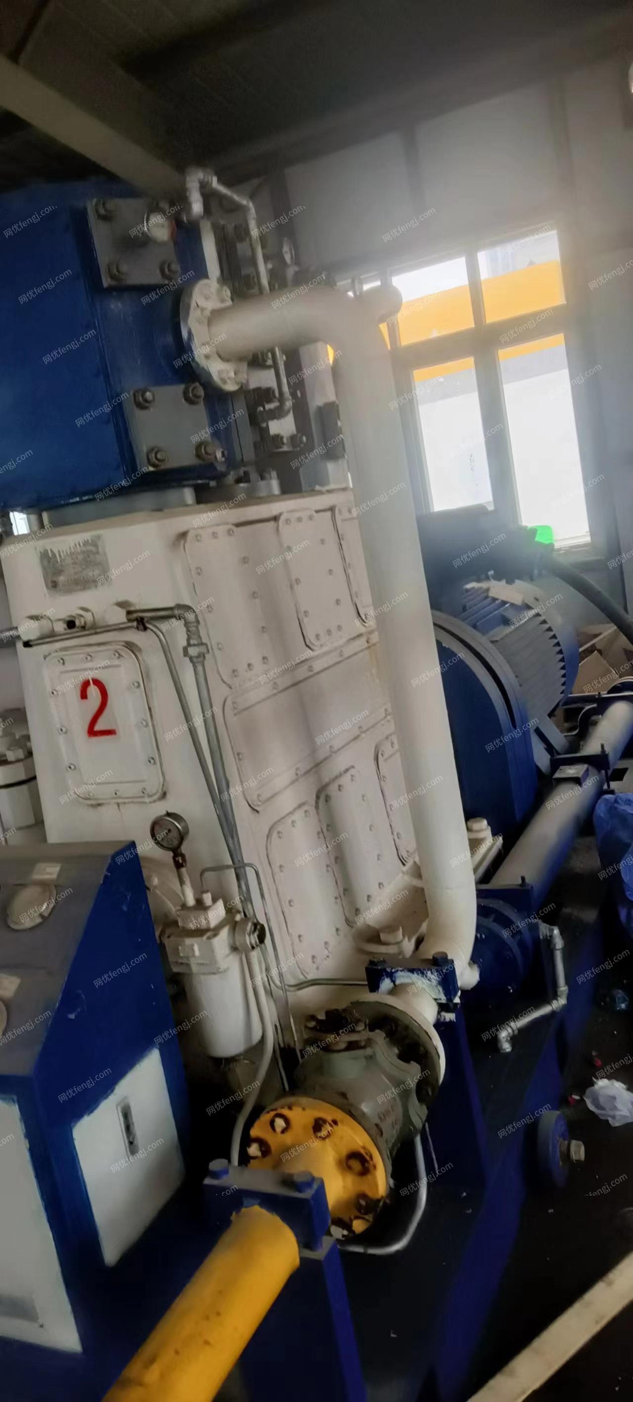 工厂处理天然气加气站的一套压缩设备