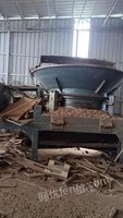 木材厂处理2023年3.2M圆盘破碎机、5.5M加长臂抱夹车