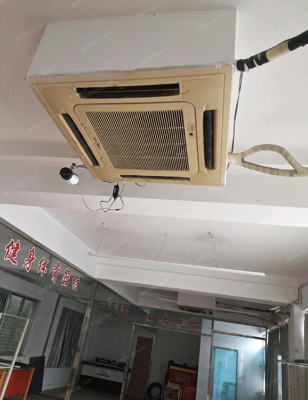 四川绵阳出售吸顶空调4个，长虹挂机空调一个，5P柜式空调一个