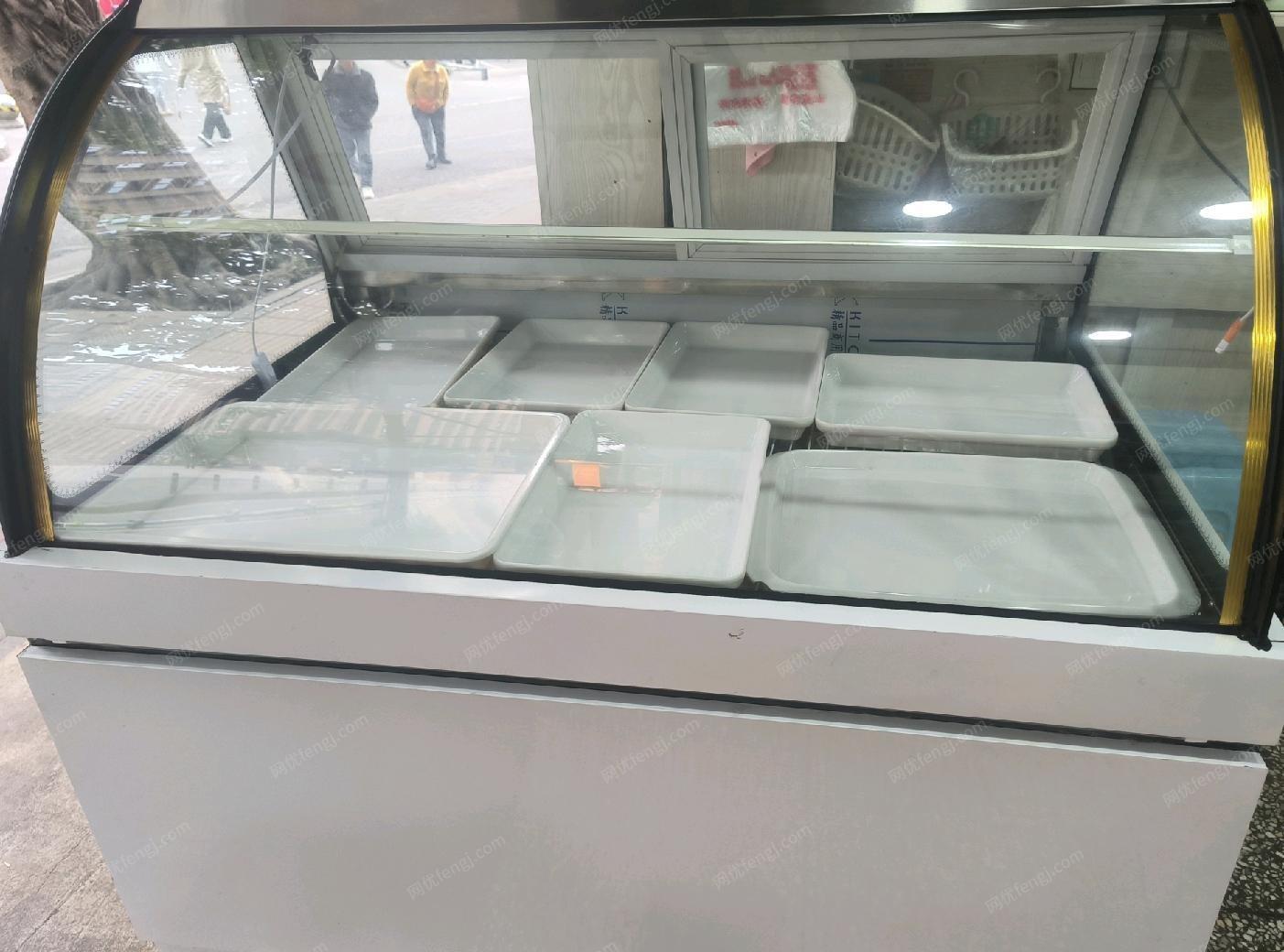 重庆九龙坡区9.9成新1.2米正常使用中卤菜熟食柜低价转让