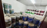 广西贵港市工程结束，剩余大量过期亚士底漆、外墙漆，一共656桶。