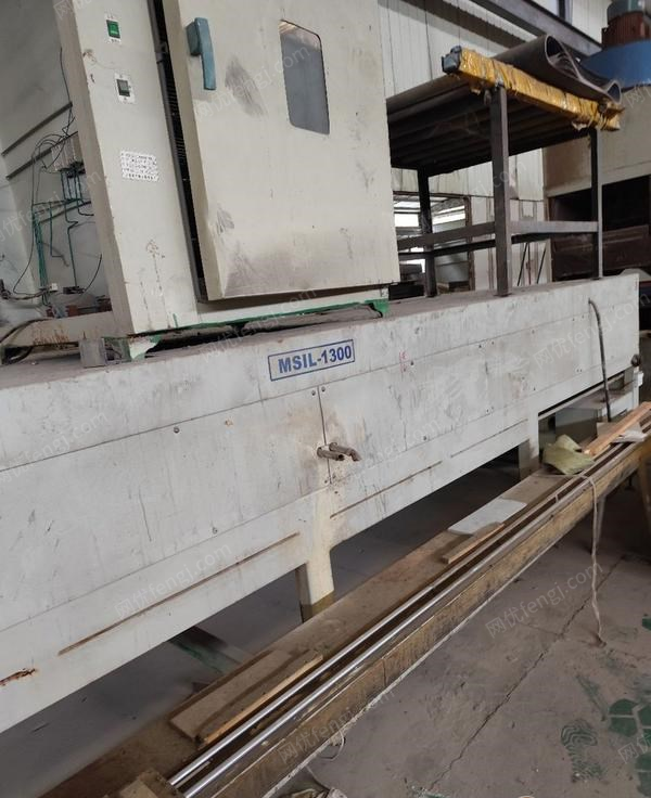 重庆江北区硅酸钙板厂砂光机和升降平台转让。
