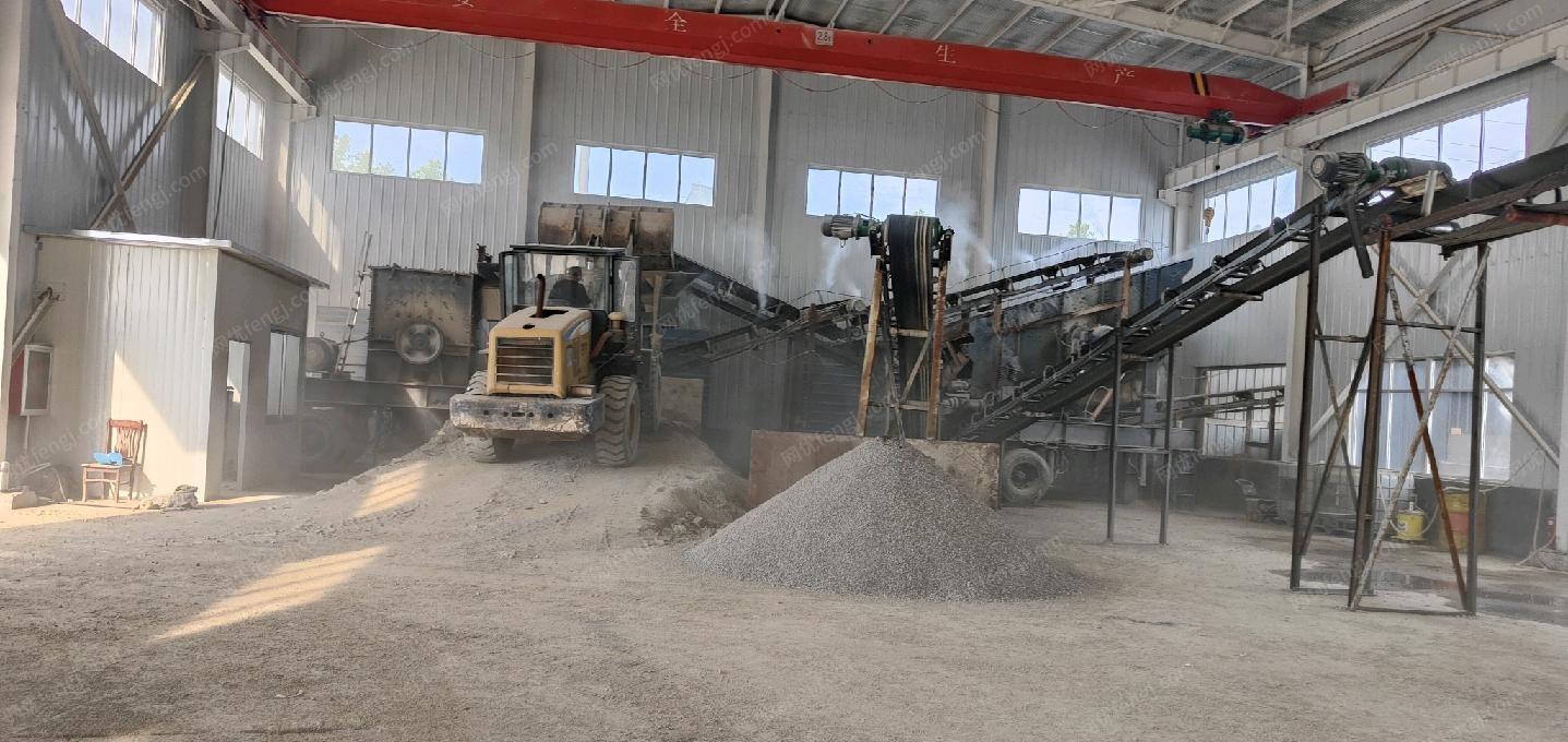 山东威海23年移动式水泥石头1.2粉碎机出售，处理价20万
