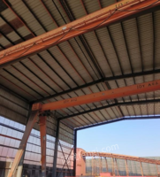 山东潍坊转让处理正在使用中的10吨龙门吊两台，跨度20米，高度9米