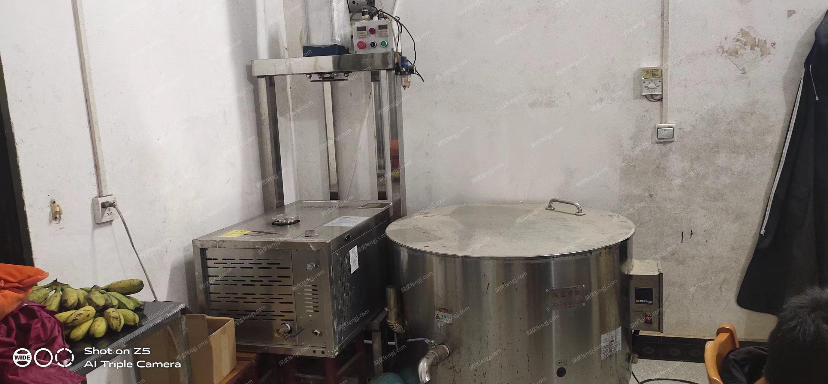 赣州地区处理压榨机、燃气锅、蒸机、耐高温打浆料桶6个、大桶2个等豆制品设备1套，详见图