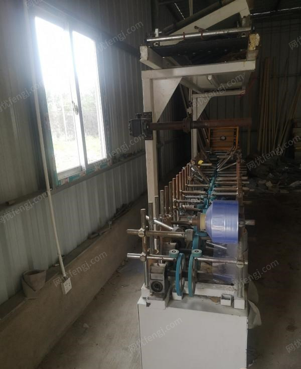 广东湛江转让22年冷胶300包覆机，放仓库很少用，有八个吹风机一桶胶水