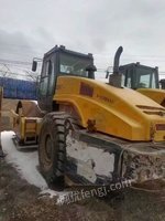 出售18年国机重工26吨压路机一台