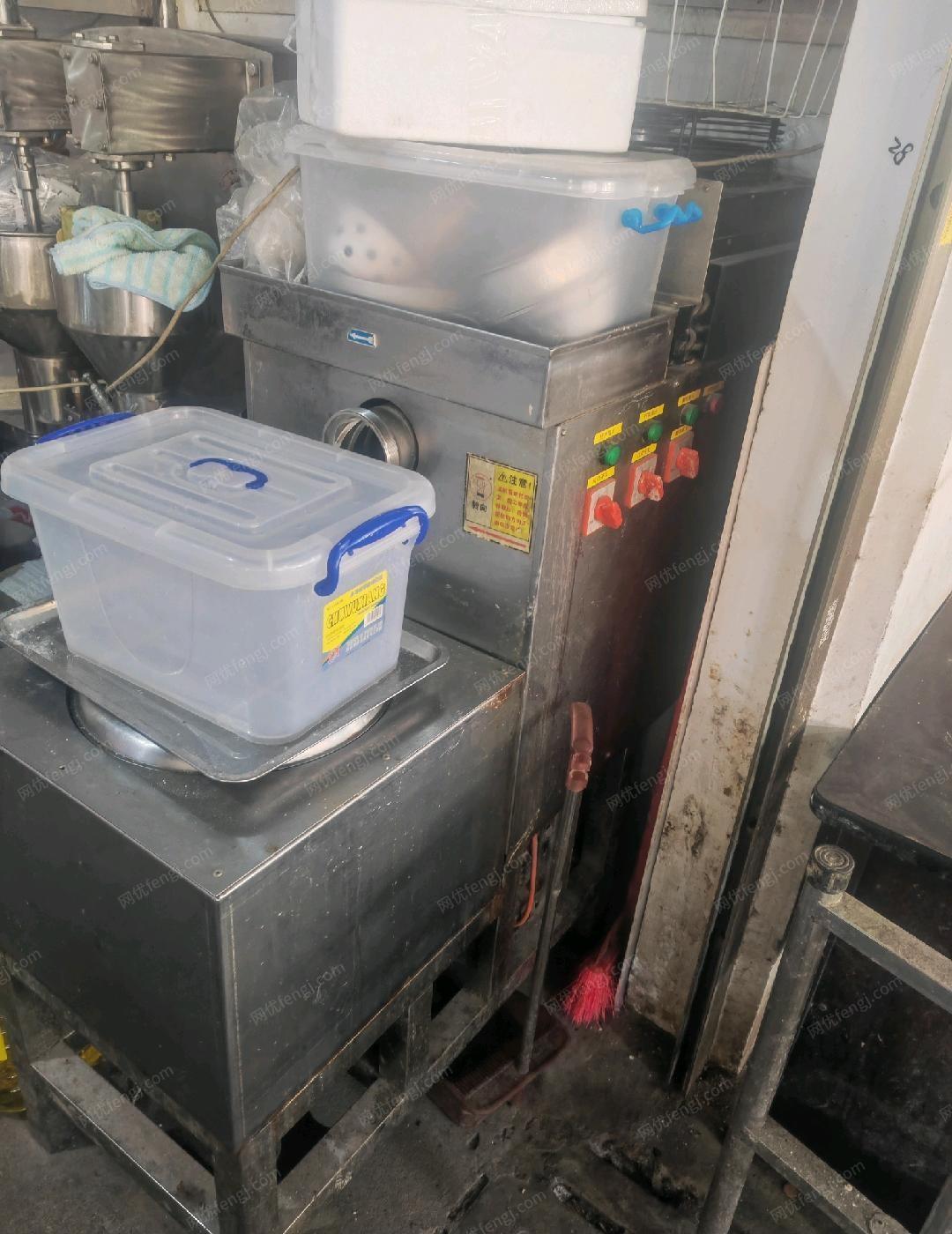 福建福州出售自动鱼丸包心机，自动鱼丸打浆机