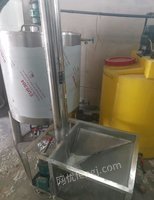 陕西咸阳有一车用尿素制作生产设备，尿素颗粒四吨，玻璃水 和配套纸箱处理。