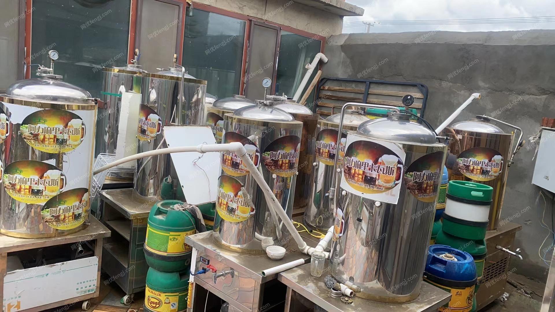 饮料加工厂处理1吨搅拌机,2吨冷热缸,700公斤不锈钢罐5-6个,有图片