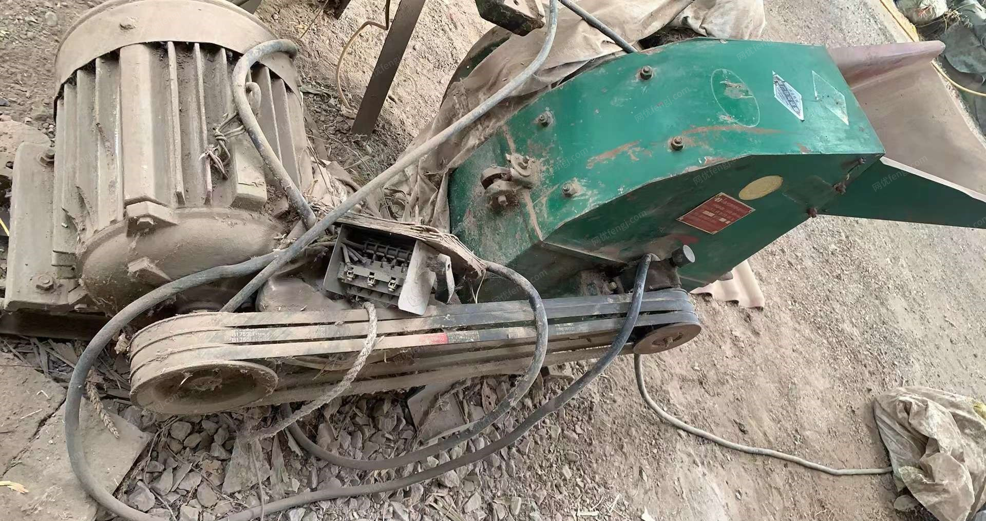 山东济南处理秸秆粉碎机，还有一台电锯。