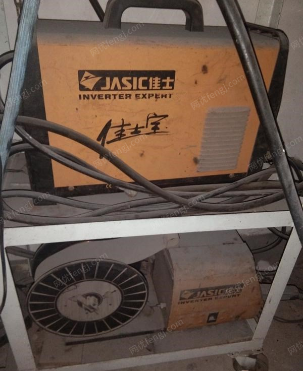 山东东营便宜出售二保焊，整．形机，打气泵，一个控制箱，俩电机（好像坏了）一个清洗机