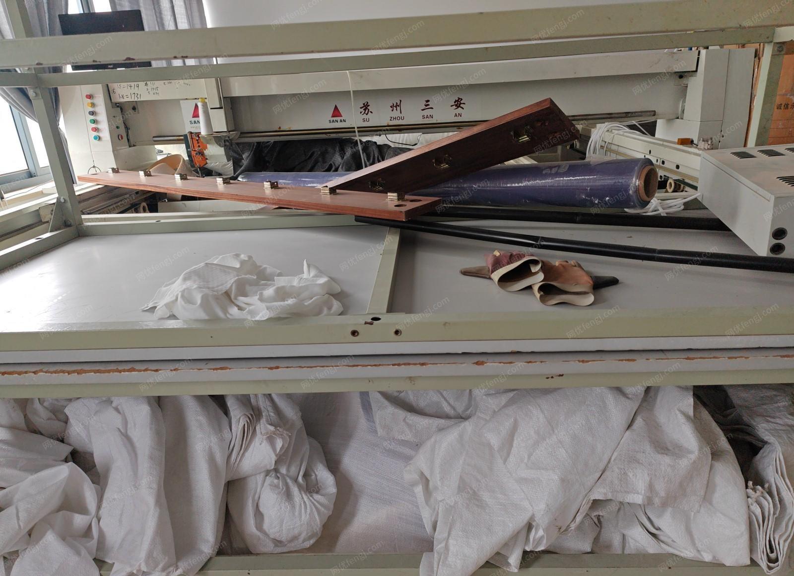浙江杭州席梦思床垫加工厂经营不善，停业关门了。现在急需处理所有设备已经部分原材料