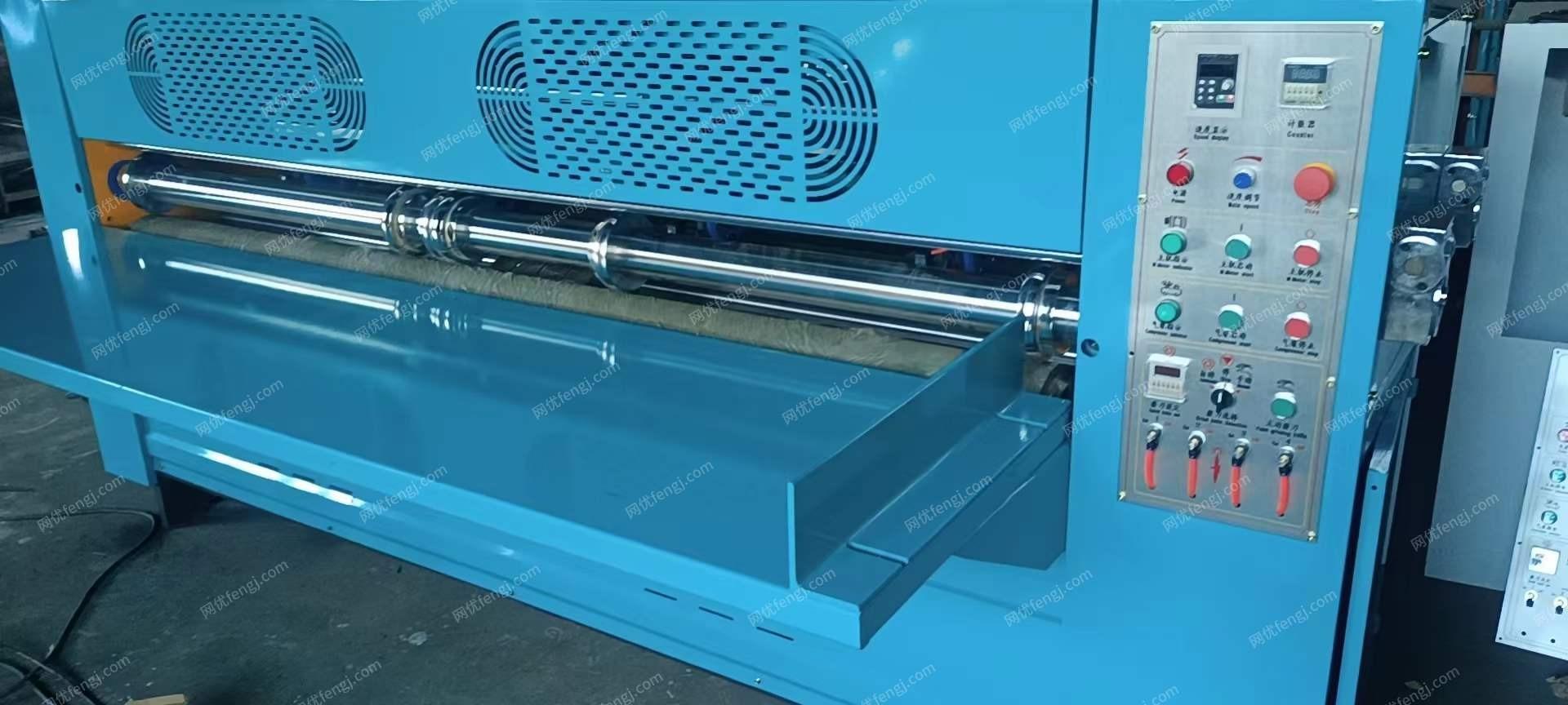 纸箱厂采购广东产3米薄刀分纸机，2.5米半自动粘箱机，有图