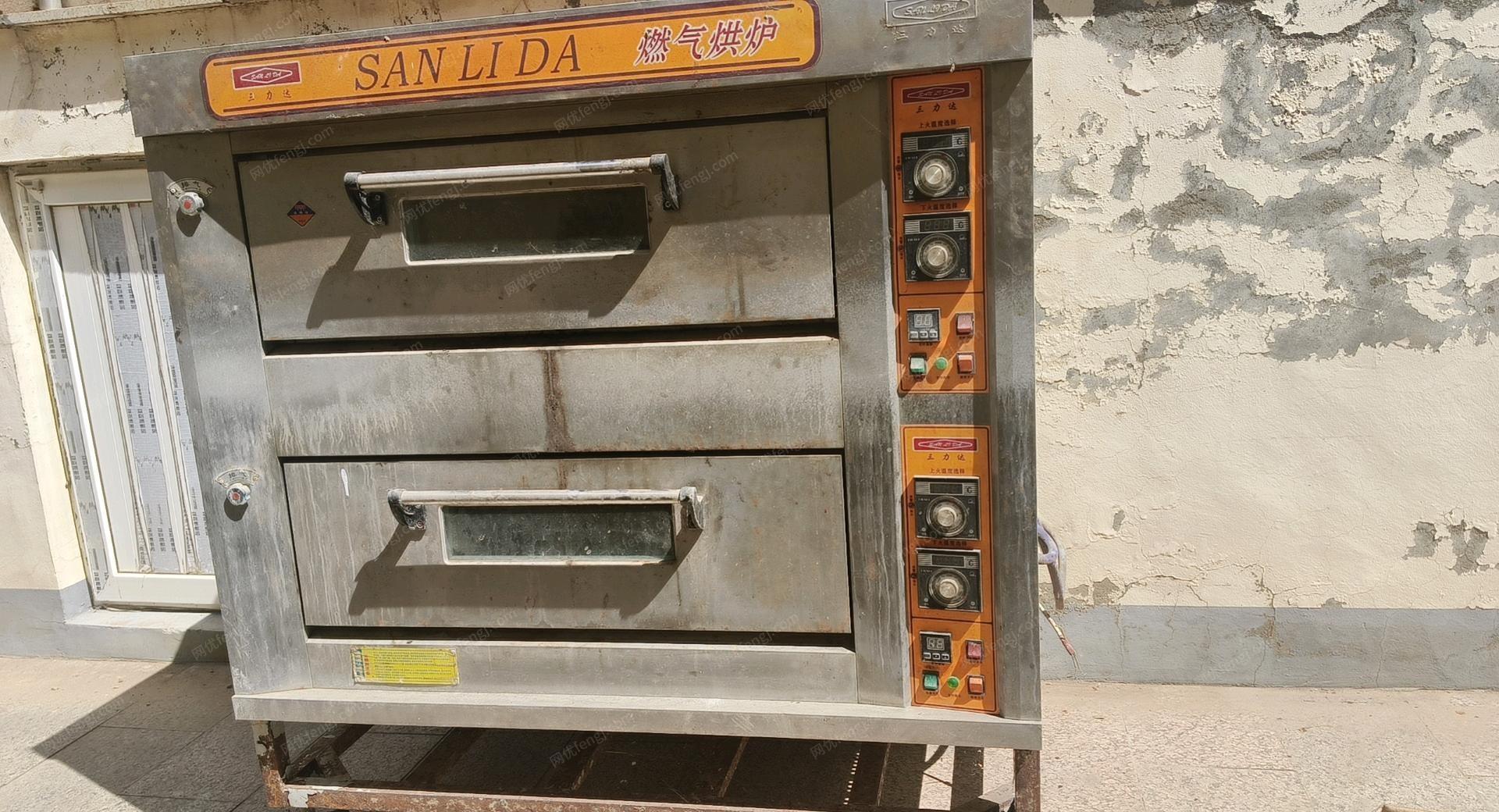 河北张家口出售如下设备馒头机一套烤箱烤盘还有一套不锈钢焊接机
