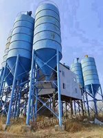 山东青岛地区出售二手出售5个200吨水泥罐，直径4.5米，落料高度5.5米