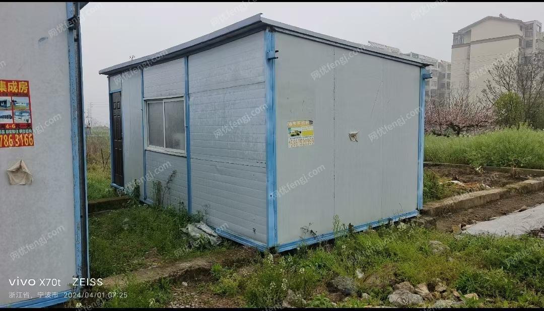 出售村庄拆迁便宜处理五六个住人集装箱