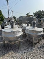 新到 4臺600升蒸汽攪拌立式夾層鍋，600升電加熱保溫攪拌罐 全新未用，有需要的聯系