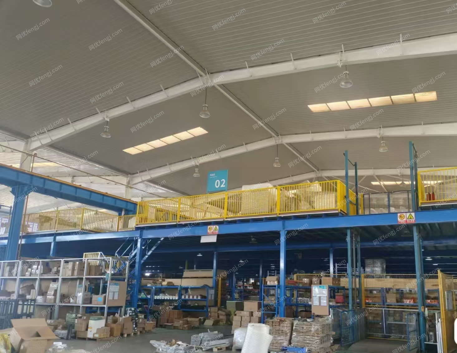 天津市武清开发区因为工厂搬迁,现有九成新重型二层货架平台低价转让