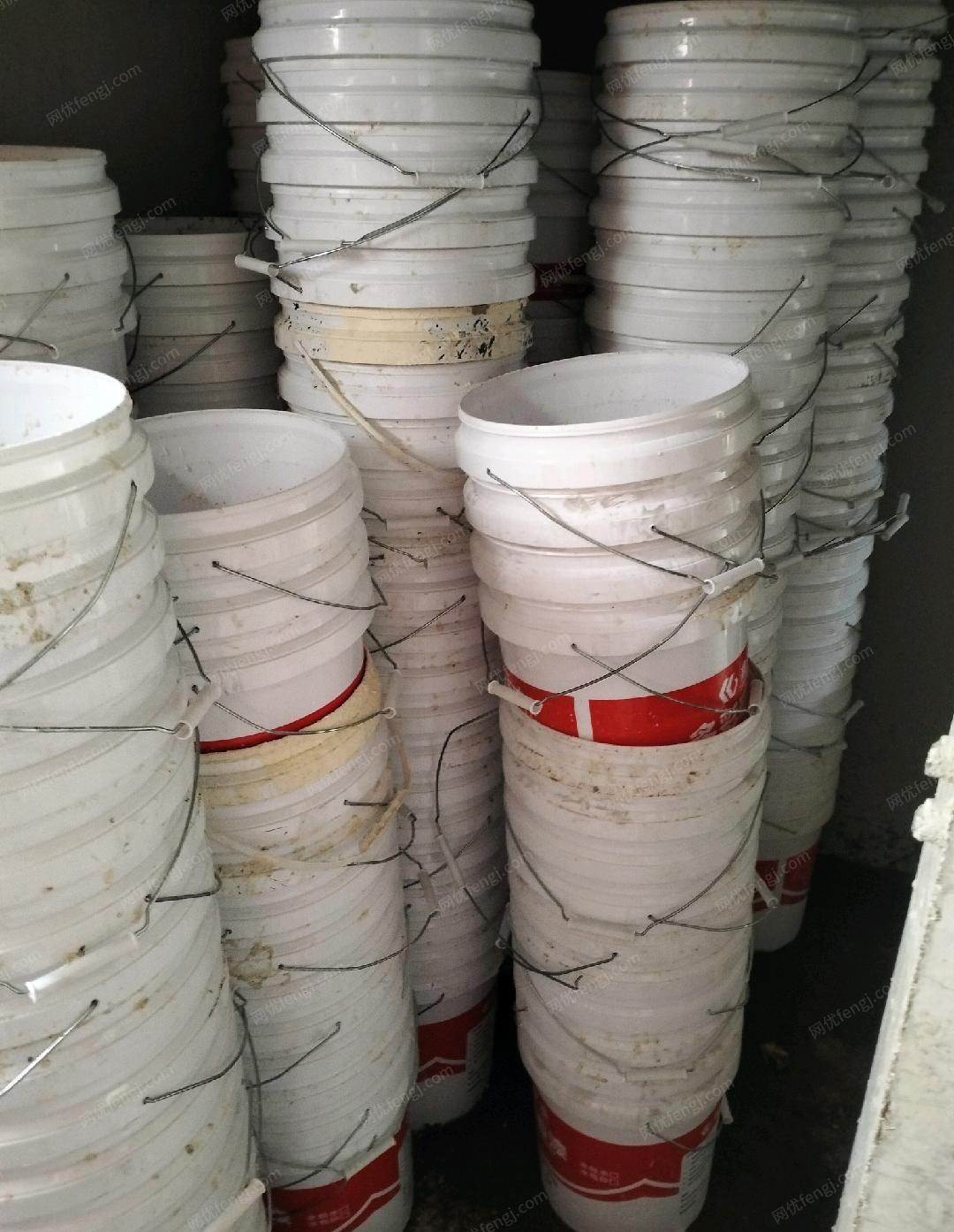 黑龙江绥化800个空桶出卖2元一个