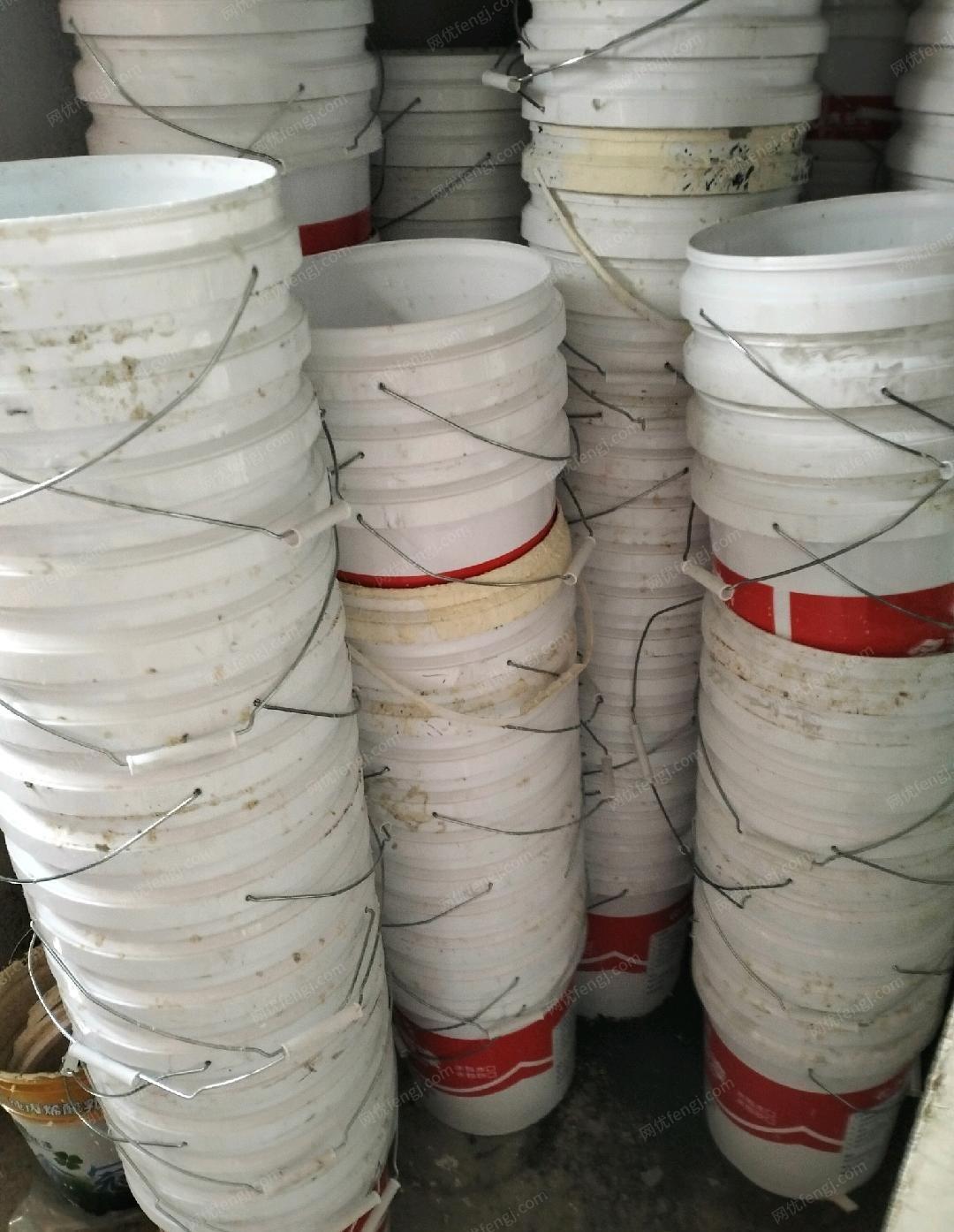 黑龙江绥化800个空桶出卖2元一个