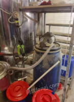 河北石家庄四头灌装机、日化设备出售