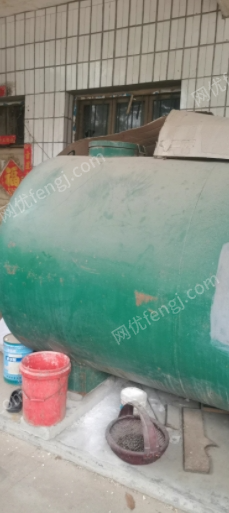 河南洛阳长3.8米 宽1.6米圆桶柴油罐出售