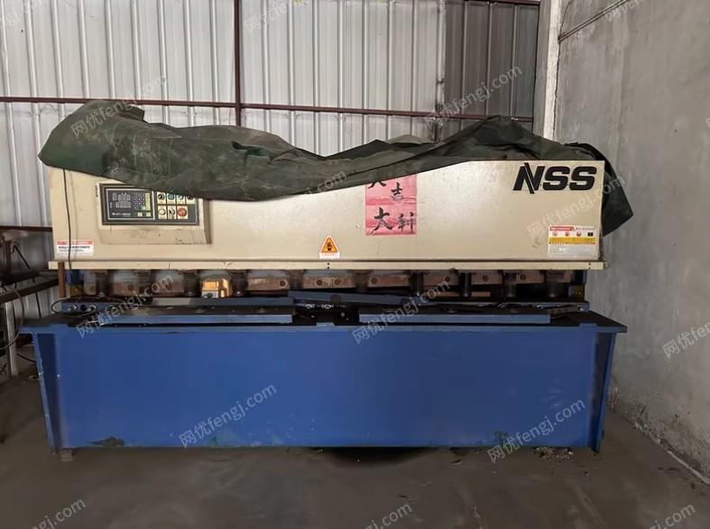 QC12K-4×2500数控液压摆式剪板机出售