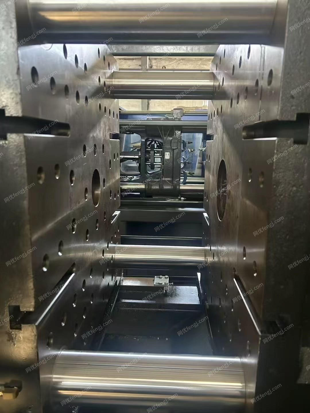 二手双色注塑机转让
