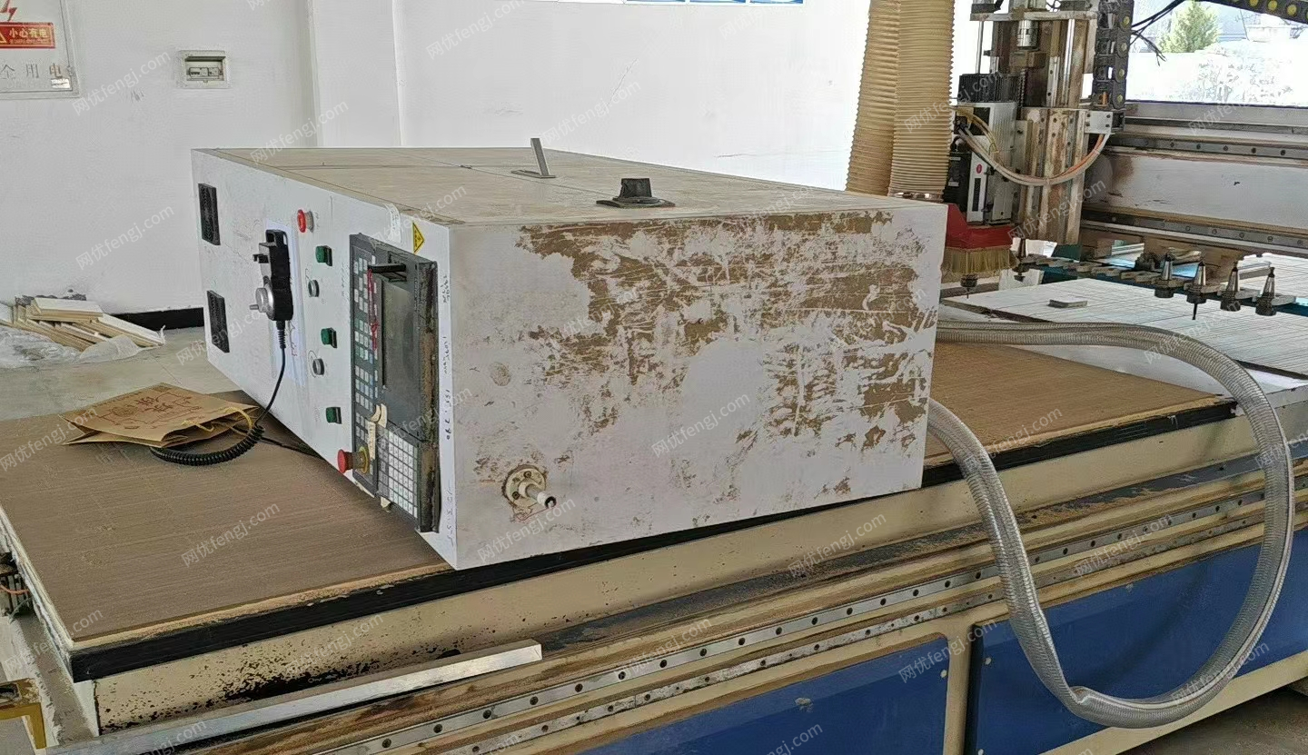 山东威海双工位雕刻机出售