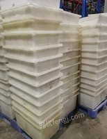 三亚工厂处理一批质量好的大几百个生料桶、不锈钢桌子、不锈钢架子等，还有别的物品等等