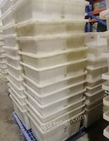 三亚工厂处理一批质量好的大几百个生料桶、不锈钢桌子、不锈钢架子等，还有别的物品等等