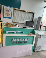 山东济南店铺不干了，所有东西低价出售，有冷藏作台，四开门冷冻柜，不