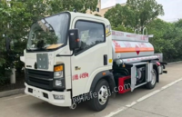 湖北随州转让重汽豪沃蓝牌油罐车