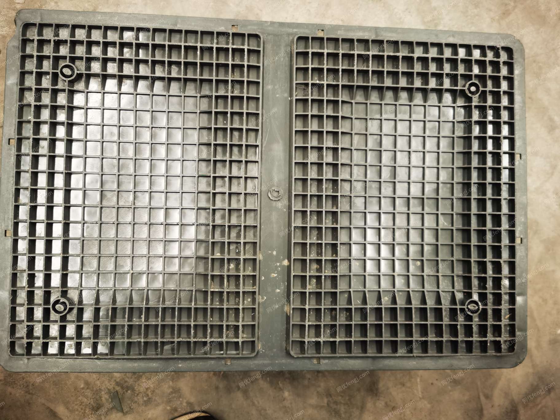 9新塑料托盘周转箱出售