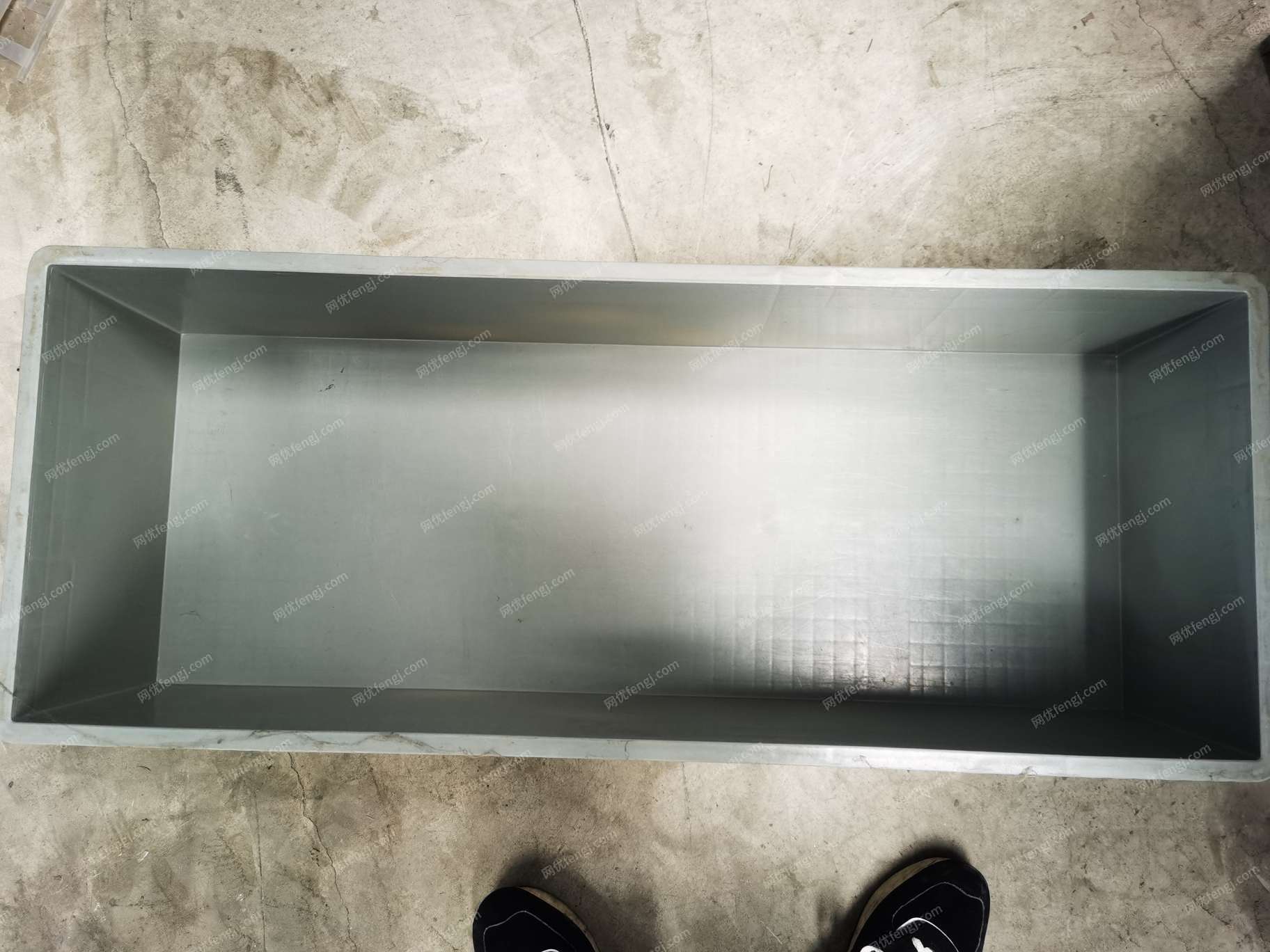 9新塑料托盘周转箱出售