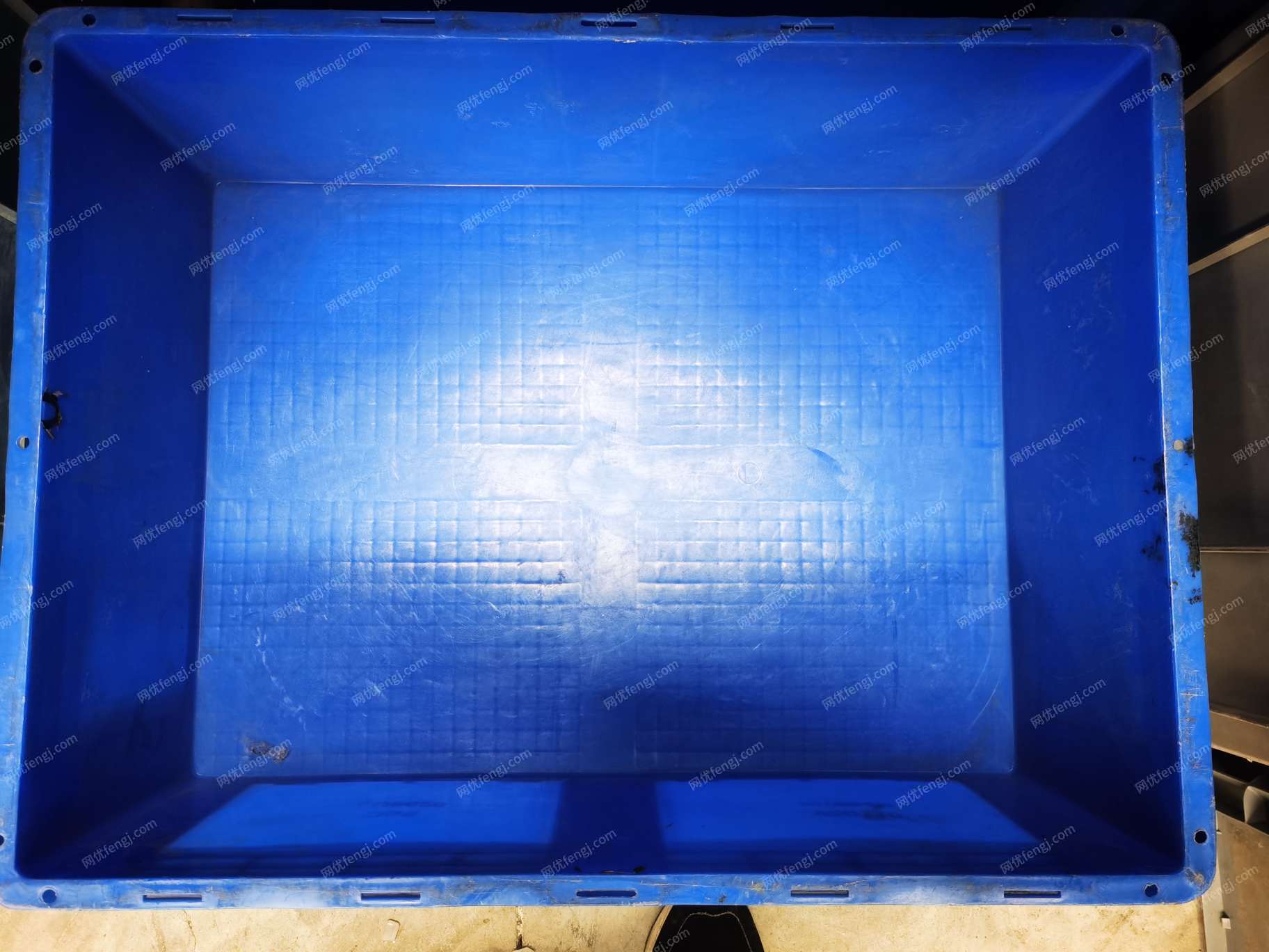 9新塑料托盘周转箱出售