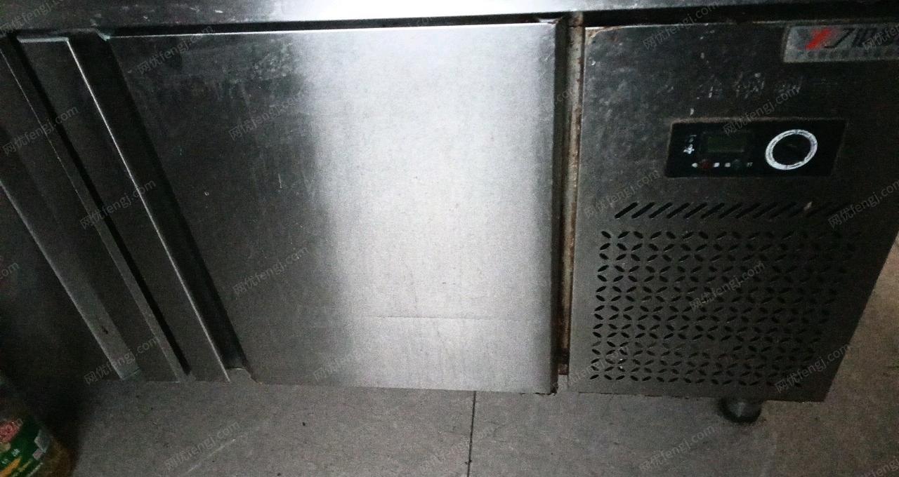 云南红河哈尼族彝族自治州案板柜1.2冷冻机