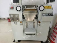 出售150型/800型   液压三辊研磨机   多台