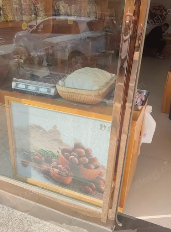 河南焦作干果货架,炒货展示柜,实木货架等设备整体出售