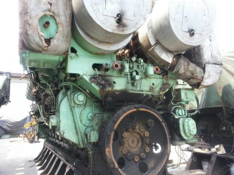 出售二手日本新泻16pc25船用柴油机