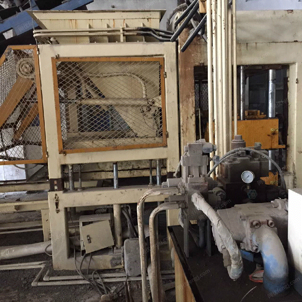 出售二手泉工砖机一套1015