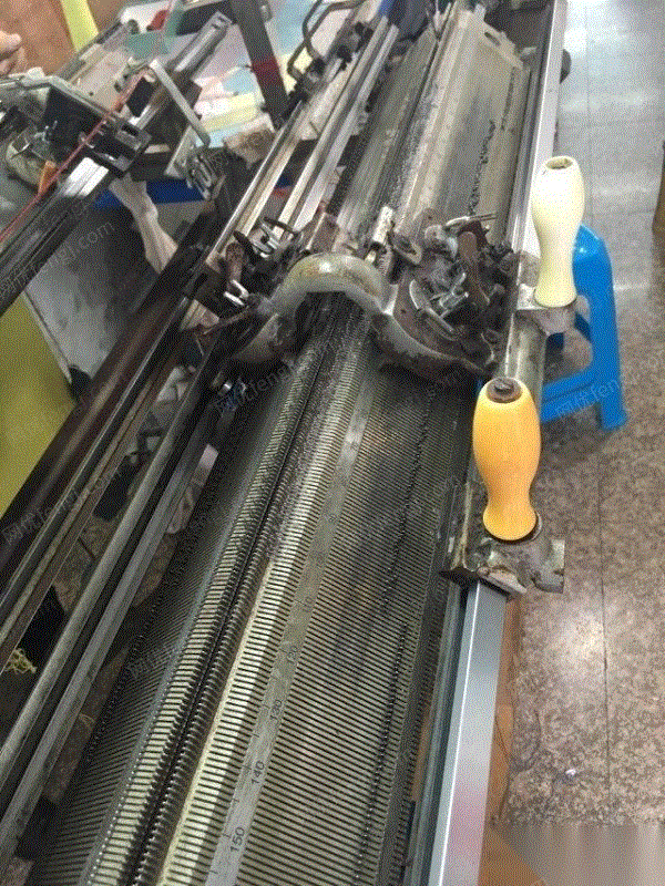 羊绒衫手摇横机出售