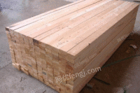 新疆乌鲁木齐龙运木业大量批发零售工程木方木板杨木条