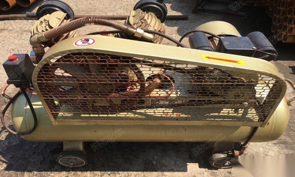 上海人民v-0.25/8压缩机气泵九成多新出售